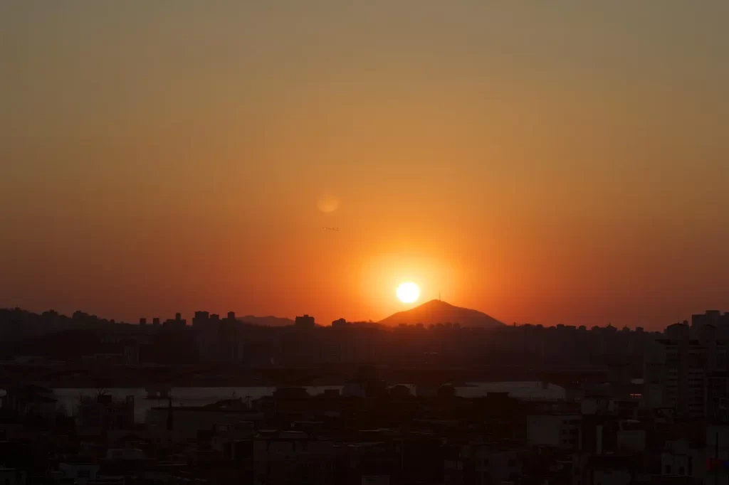 Master Woo Myung teaching about land of light enlightenment freedom