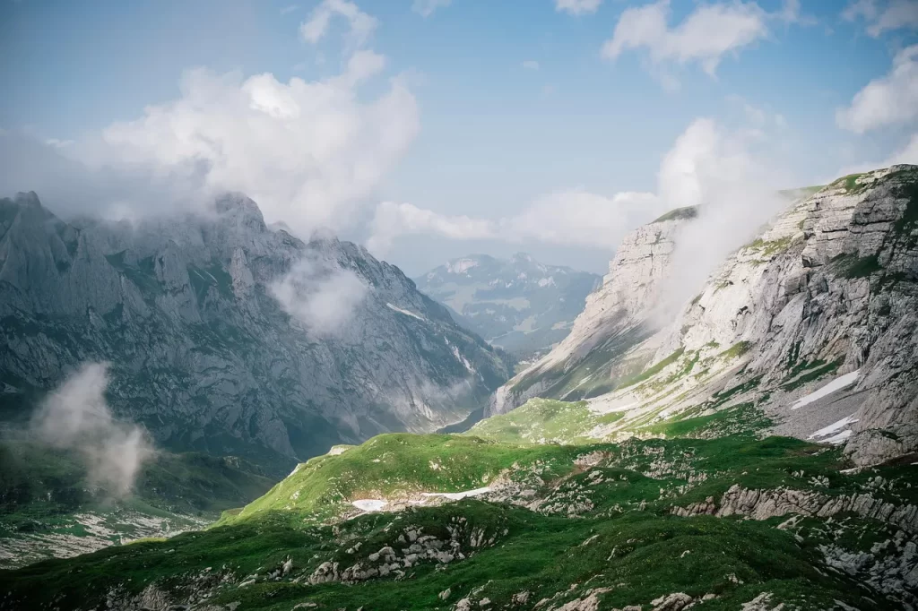 Master Woo Myung life of dreaming empty sky delusion truth freedom meditation teaching